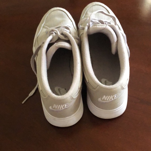 Shoes - Picture 4 of 5